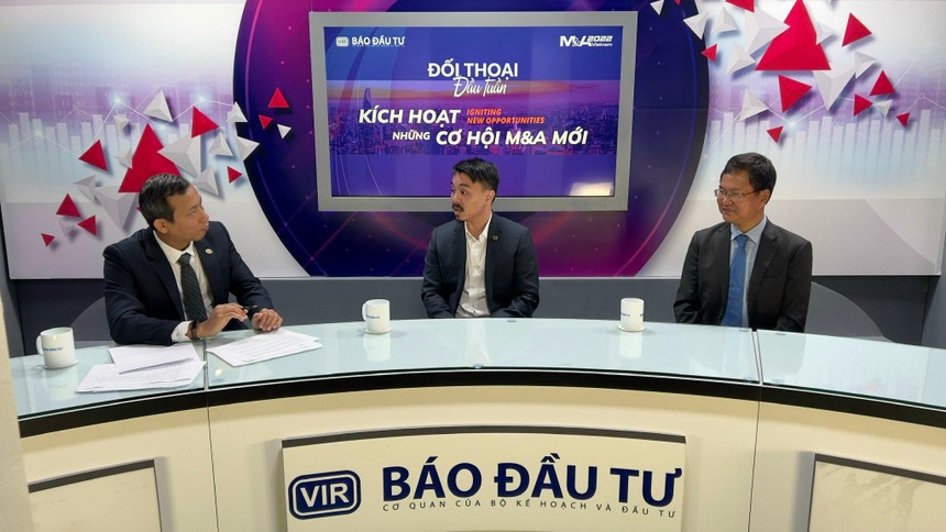 TS. Nguyễn Công Ái, Phó Tổng giám đốc KPMG Việt Nam (phải) và ông Danny Le, Tổng giám đốc Kl994 game bài casino hấp dẫn Masan (giữa) trong talkshow Đối thoại đầu tuần của Báo Kl99ok phiên bản mới