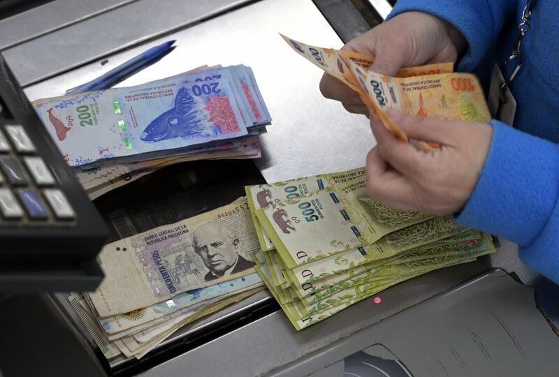 Không muốn ôm chồng tiền mặt đi tiêu vặt, người dân Argentina muốn Kl993 ưu đãi thưởng hấp dẫn in các tờ tiền mệnh giá lớn