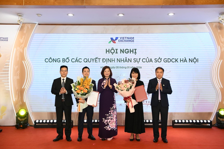 Lãnh đạo Ủy ban 99Kl99 link đăng nhập 99Kl99 trực tiếp đá gà và VNX chúc mừng bà Vũ Thúy Ngà và ông Khương Xuân Thảo.