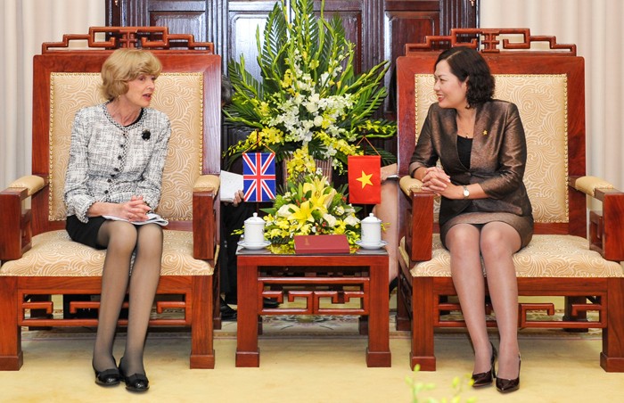 Phó thống đốc NHNN Nguyễn Thị Hồng tiếp xã giao Thị trưởng Trung tâm Kl991.com nạp rút nhanh London Fiona Woolf