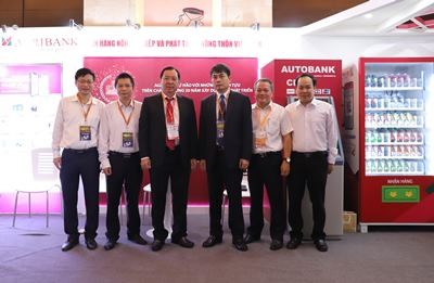 Ông Tiết Văn Thành, Tổng Giám đốc Agribank  tham dự Diễn đàn cấp cao
và Triển lãm quốc tế về Công nghiệp 4.0