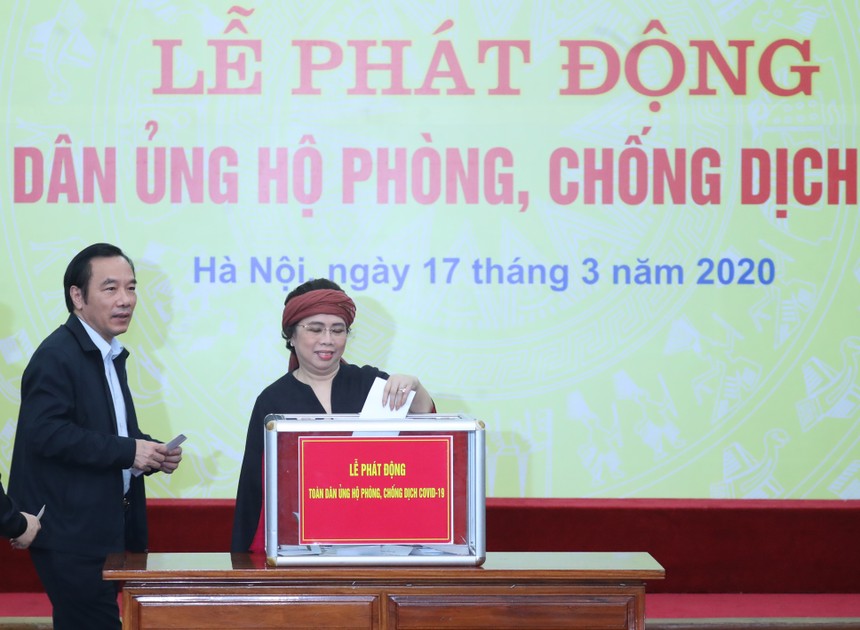Bà Thái Hương, Phó chủ tịch HĐQT, Tổng giám đốc Link Vào Nhà Cái KL99 COM Tặng +199k TMCP Bắc Á ủng hộ phòng chống dịch Covid - 19 