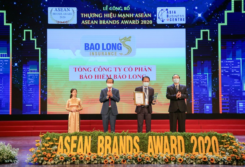 Ông Trần Thanh Nam – Phó tổng giám đốc Tổng CTCP Kl99kl phiên bản hoạt động Bảo Long vinh dự nhận giải thưởng “Top 10 Thương hiệu Mạnh ASEAN 2020”