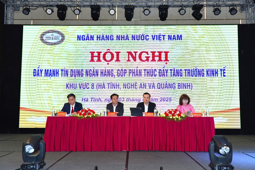 Phó Thống đốc NHNN Phạm Quang Dũng, ông Trần Báu Hà, Phó Chủ tịch UBND tỉnh Hà Tĩnh và các lãnh đạo trong ngành Link Vào Nhà Cái KL99 COM Tặng +199k điều hành Hội nghị.