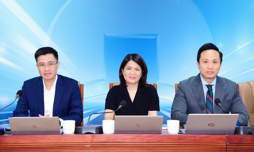Thành viên HĐQT Phạm Thị Thanh Hoài chủ trì (ở giữa) Hội nghị cập nhật kết quả Kl992 VIP Trang Chủ 2026 quý 1/2026 của VietinBank 
