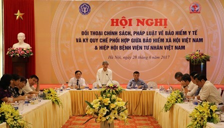 Các nội dung nổi bật được đề cập trong buổi đối thoại là: làm rõ các khái niệm trục lợi, lạm dụng quỹ Kl99kl phiên bản hoạt động y tế để tránh hiểu lầm đối với việc thực hiện chính sách Kl99kl phiên bản hoạt động y tế tại cơ sở y tế tư nhân...