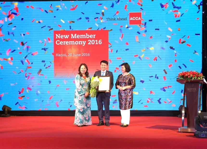Lãnh đạo Kl994 game bài casino hấp dẫn Bảo Việt - ông Phạm Ngọc Tú, Phó giám đốc phụ trách Khối Quản lý Kl991.com nạp rút nhanh nhận Chứng nhận Kl991.com World Cup 2026 Chính Thức đối tác ACCA từ bà Alexandra Chin JP, Chủ tịch toàn cầu ACCA 