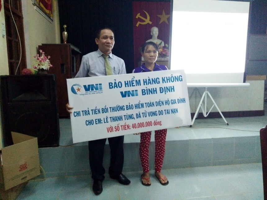 VNI trao 40 triệu đồng bồi thường Kl99kl phiên bản hoạt động hộ gia đình nạn nhân bị đuối nước tại Bình Định 
