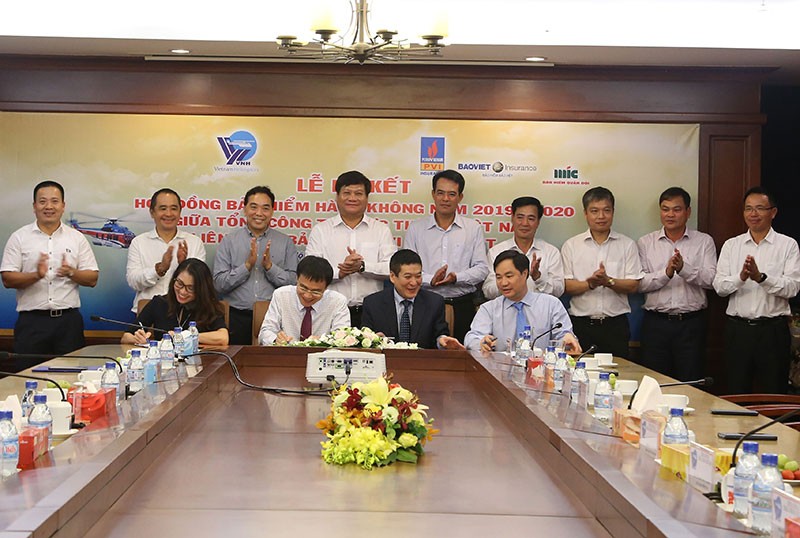 Ký kết hợp đồng Kl99kl phiên bản hoạt động cho 30 máy bay của Tổng công ty trực thăng Việt Nam   