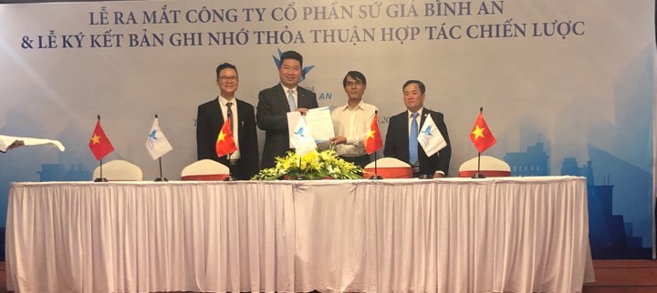 Công ty cổ phần Sứ Giả Bình An và Kl99kl phiên bản hoạt động Bảo Việt trao Bản ghi nhớ thỏa thuận hợp tác 