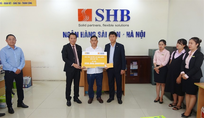 BSH chi trả quyền lợi Kl99kl phiên bản hoạt động “Bảo An Tín” số tiền 250 triệu đồng