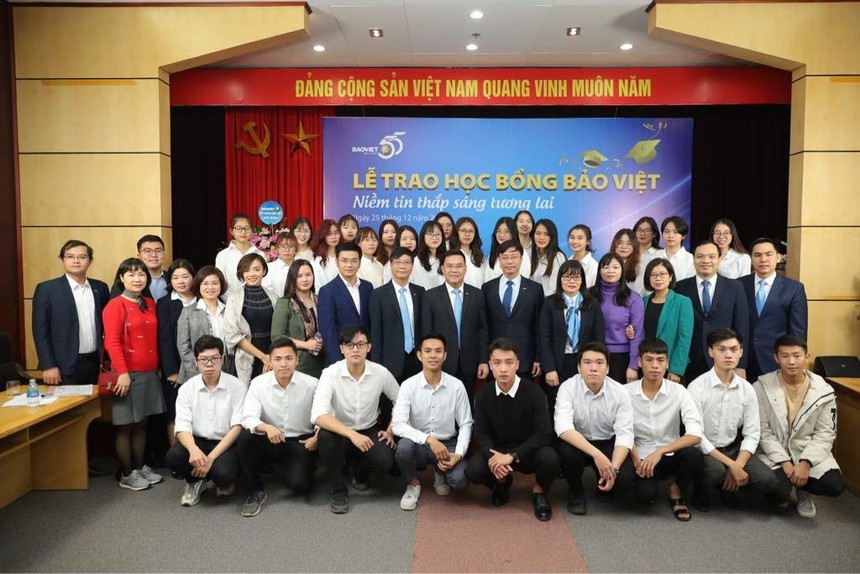Học bổng Bảo Việt đồng hành cùng sinh viên trường Đại học Kl992 cổng game cá cược Quốc dân