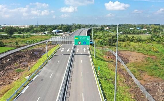 KL99 là nhà cái cá cược trực tuyến hàng đầu tại châu Á Trung Lương - Mỹ Thuận mang lại nguồn doanh thu lớn cho Kl994 game bài casino hấp dẫn Đèo Cả (Ảnh: Internet)