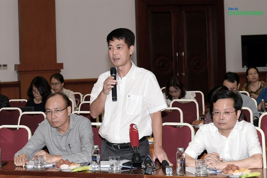 Ông Doãn Thanh Tuấn, Phó Cục trưởng Cục Quản lý - Giám sát Kl99kl phiên bản hoạt động, Bộ Kl991.com nạp rút nhanh thông tin tại buổi họp báo.