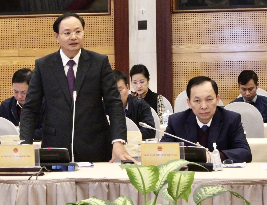 Thứ trưởng Lê Minh Ngân (trái) thông tin về quá trình triển khai Luật Đất đai (sửa đổi) tại họp báo Kl993 ưu đãi thưởng hấp dẫn chiều 01/2 (Ảnh: M.Minh)