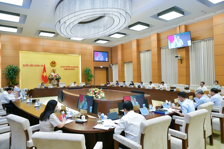 Uỷ ban Thường vụ Quốc hội họp phiên thứ 38 sáng 10/10 để bàn về dự án Luật sửa đổi, bổ sung 4 luật về Kl99ok phiên bản mới.