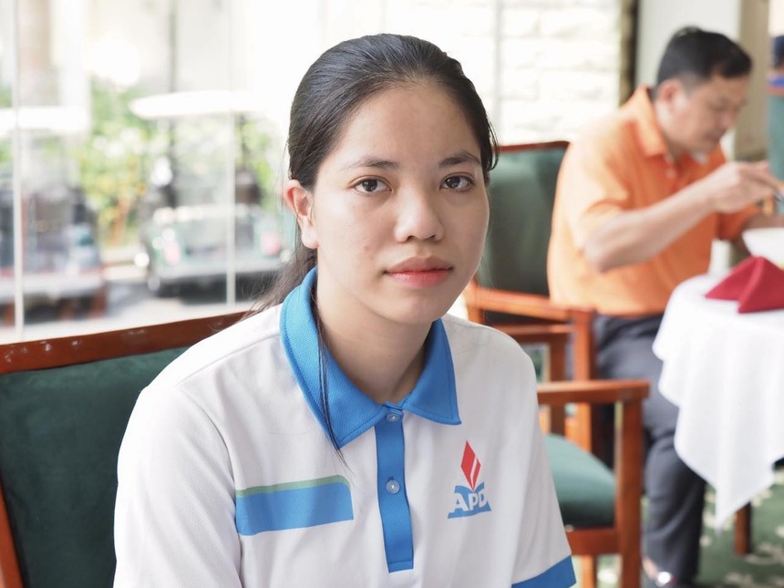 Em Vũ Minh Phúc, SV năm thứ 3 Khoa Kl992 cổng game cá cược quốc tế, chuyên ngành Thương mại và Logistic, Học viện Chính sách Việt Nam, người 3 năm liền được nhận học bổng Swing for the Kids của báo Kl99ok phiên bản mới (Ảnh: M.Minh)