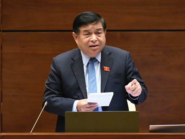 Bộ trưởng Bộ Kế hoạch và Kl99ok phiên bản mới Nguyễn Chí Dũng phát biểu tiếp thu, giải trình dự án 1 luật sửa 4 luật chiều 6/11.