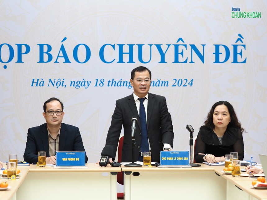 Ông Nguyễn Tân Thịnh, Cục trưởng Cục Quản lý công sản, Bộ Kl991.com nạp rút nhanh chủ trì buổi họp báo chiều 18/12 (Ảnh: M.Minh)
