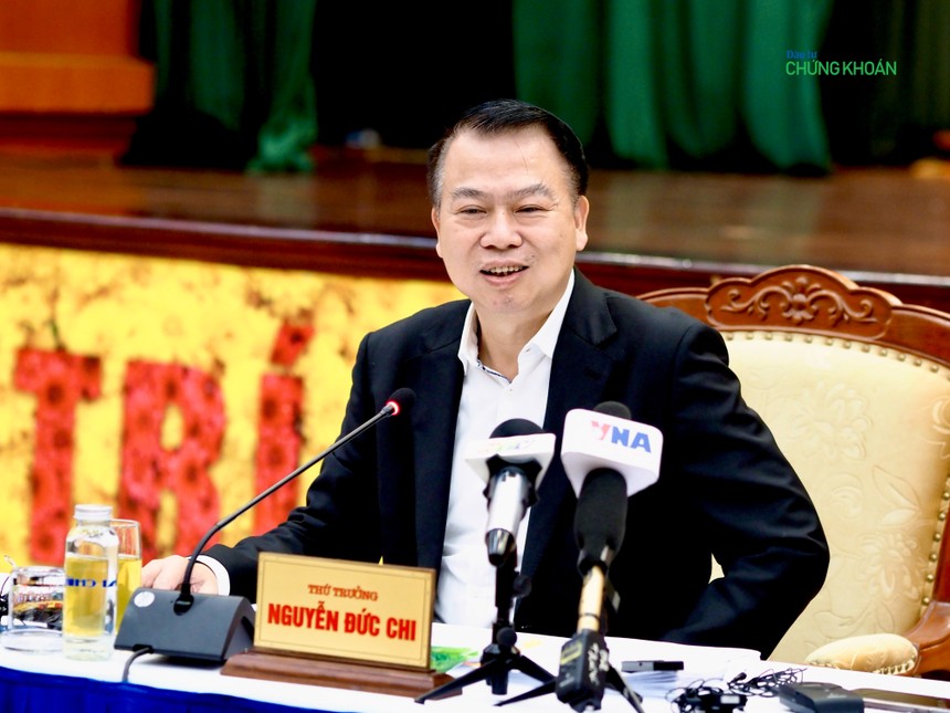 Thứ trưởng Bộ Kl991.com nạp rút nhanh Nguyễn Đức Chi tại họp báo chiều 3/4 (Ảnh: M.Minh) 