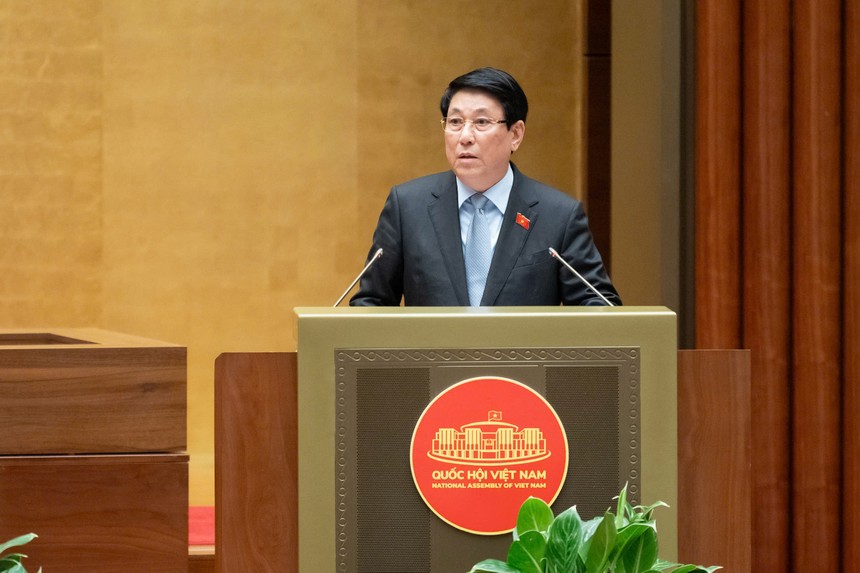 Chủ tịch nước Lương Cường trình bày Báo cáo tổng kết công tác nhiệm kỳ 2021-2026 trước Quốc hội chiều 20/10 (Ảnh: quochoi.vn)