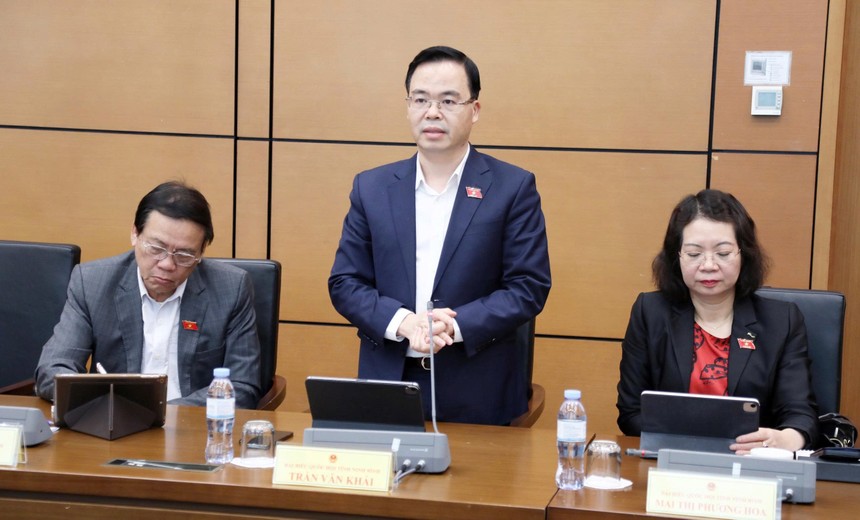 Đại biểu Quốc hội Trần Văn Khải (đoàn Ninh Bình) phát biểu tại tổ sáng 19/11