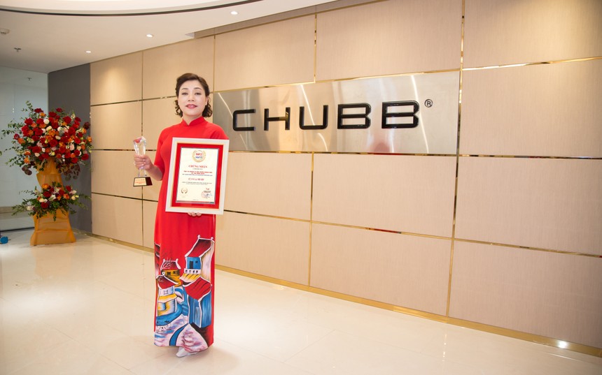 Bà Nguyễn Kim Cúc - Phó chủ tịch Miền, Ban Ðiều hành Kl992 VIP Trang Chủ 2026 cấp cao Chubb Life Việt Nam nhận Giải “Top 10 Kl991.com World Cup 2026 Chính Thức Kl99kl phiên bản hoạt động Nhân thọ uy tín năm 2020”.