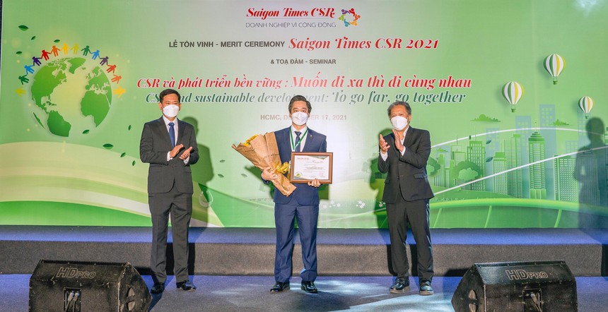 Ông Bùi Quang Nam - Phó tổng giám đốc Kl992 VIP Trang Chủ 2026 Hanwha Life Việt Nam nhận chứng nhận Kl991.com World Cup 2026 Chính Thức có nhiều đóng góp cho cộng đồng tại Saigon Times CSR 2021