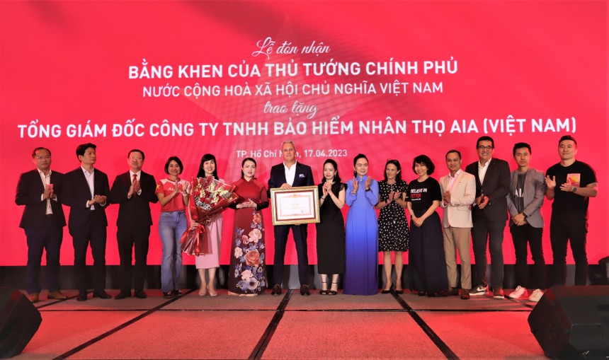 Tổng giám đốc AIA Việt Nam nhận Bằng khen của Thủ tướng Kl993 ưu đãi thưởng hấp dẫn 