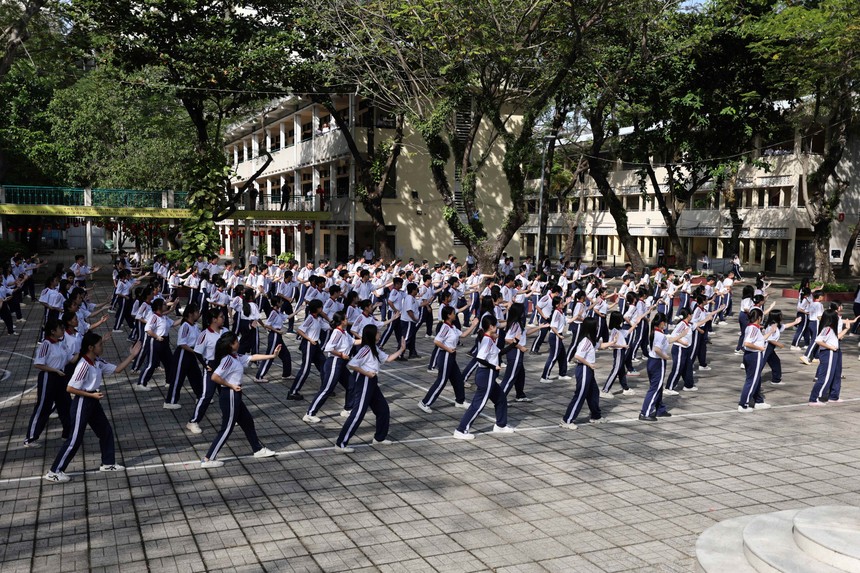 Tiếp sức học sinh trước kỷ lục đồng diễn Vovinam