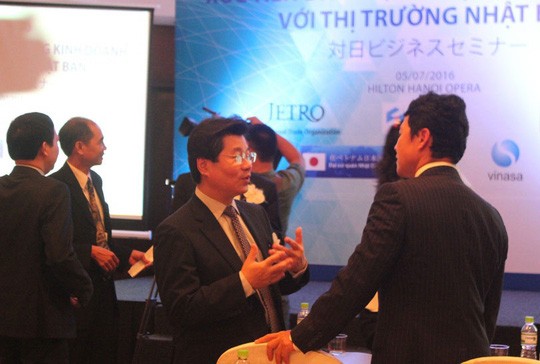 Cục trưởng Cục Kl99ok phiên bản mới nước ngoài Đỗ Nhất Hoàng trao đổi với các nhà Kl99ok phiên bản mới
