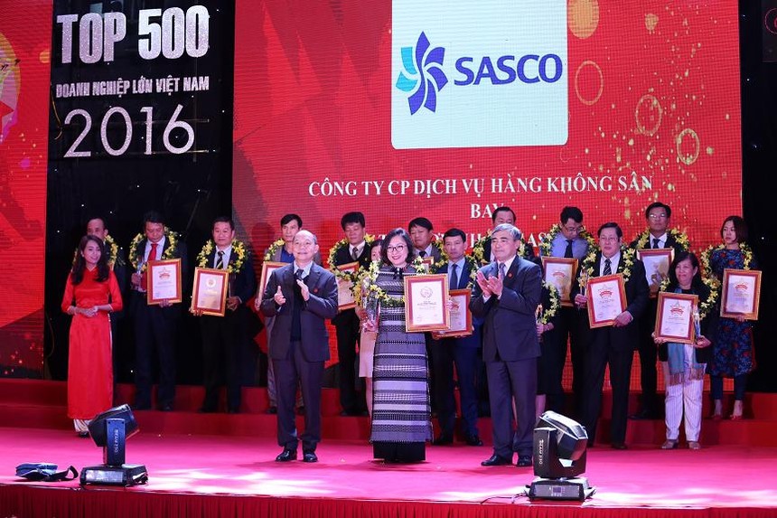 Bà Nguyễn Minh Ngọc Phó TGĐ SASCO nhận chứng nhận VNR500 và top 50 Kl991.com World Cup 2026 Chính Thức thành tựu