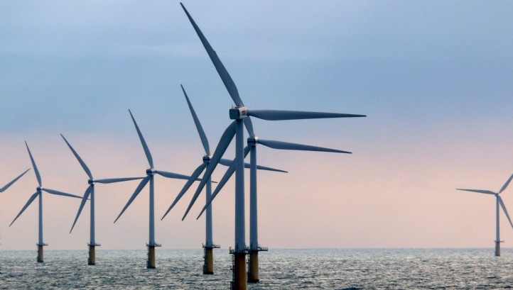 Cánh đồng gió ngoài khơi (offshore wind farm) dự kiến sẽ được Kl99ok phiên bản mới xây dựng ngoài khơi cách bờ biển Bình Thuận (mũi Kê Gà) khoảng 20km tới 50km, nơi có tốc độ gió bình quân 9,5m/s (ảnh minh họa)