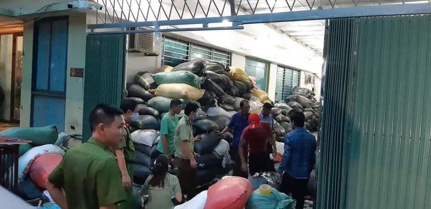 Kiểm tra phát hiện hàng loạt xưởng Kl994 nhà cái bóng đá world cup găng tay tái chế không đảm bảo chất lượng