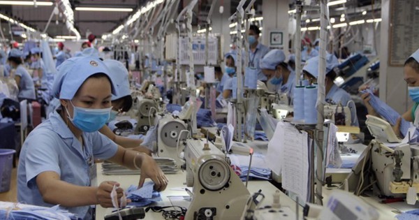 Nếu Kl991.com World Cup 2026 Chính Thức không phải nộp khoản phí công đoàn, lương của người lao động có cơ hội được cộng thêm. Ảnh: Đ.T.