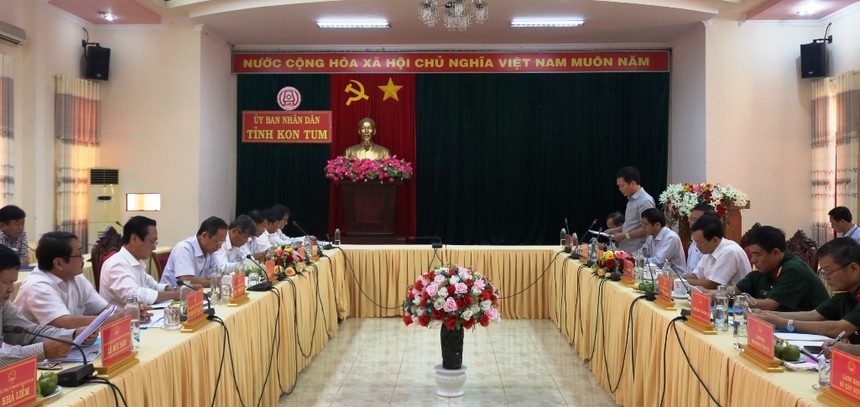 Lãnh đạo tỉnh Kon Tum làm việc với lãnh đạo Kl994 game bài casino hấp dẫn Công nghiệp cao su Việt Nam.