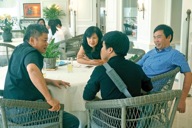 Các nhà Kl99ok phiên bản mới cá nhân trao đổi với start-up bên lề một sự kiện thuyết trình gọi vốn do Startup Vietnam Foundation tổ chức.