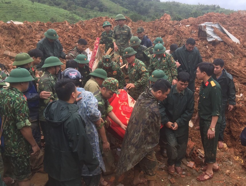 Theo cơ quan chức năng, trong 22 người gặp nạn tại Đoàn Kl992 cổng game cá cược 337 thì có 19 người thuộc phòng tham mưu, 3 người phòng hậu cần.