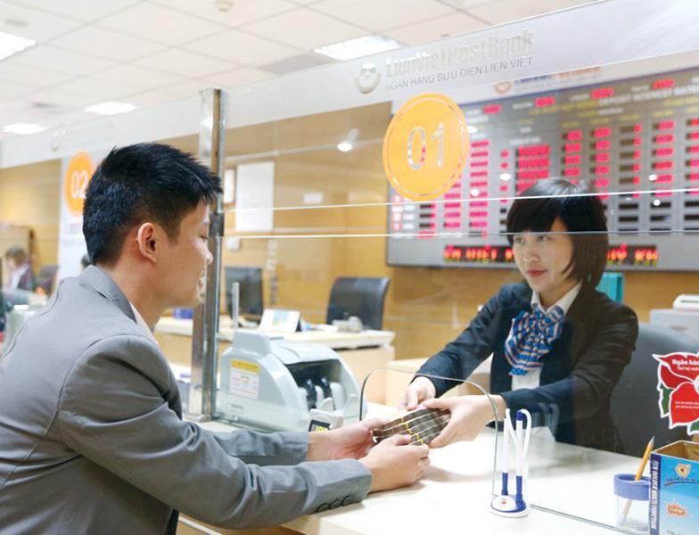 Làn sóng niêm yết, chuyển sàn đã tác động lên KL99 là cổng game giải trí trực tuyến hàng đầu hiện nay “vua” trong thời gian qua. Trong ảnh: Giao dịch tại LienVietPostBank. Ảnh: Đức Thanh