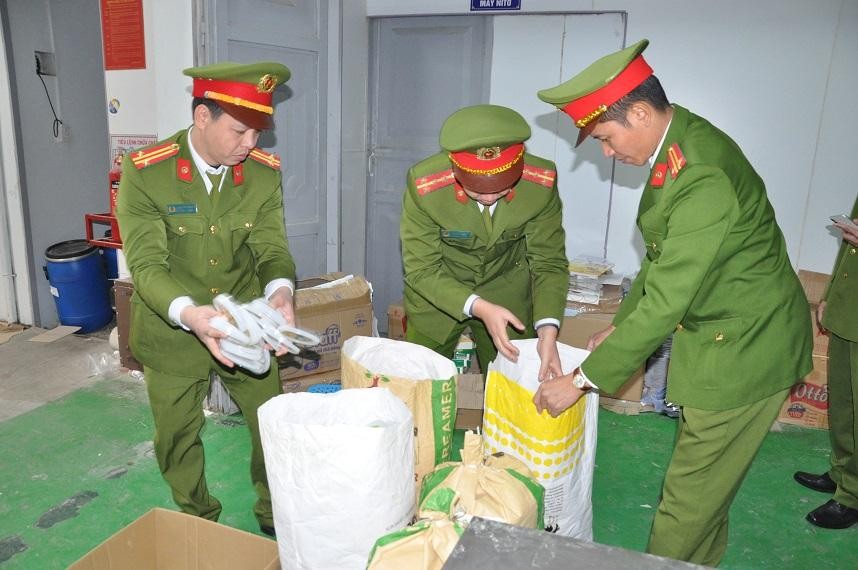Lực lượng chức năng kiểm tra nơi Kl994 nhà cái bóng đá world cup tại số 1 ngõ 12 Đường Nhị Châu, khu 3, phường Nhị Châu, TP Hải Dương. Ảnh: congan.haiduong.gov.vn