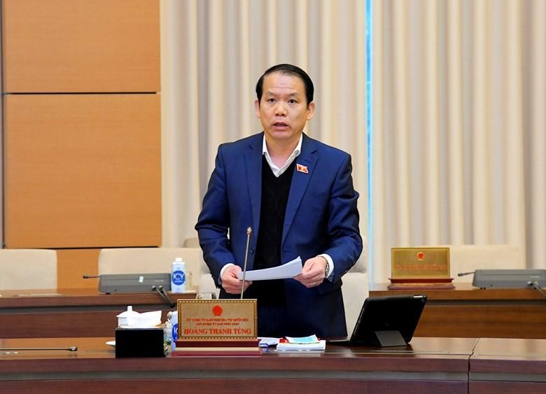 Chủ nhiệm Ủy ban Kl992 Tham Gia Ngay Hoàng Thanh Tùng báo cáo tại phiên họp sáng 11/1