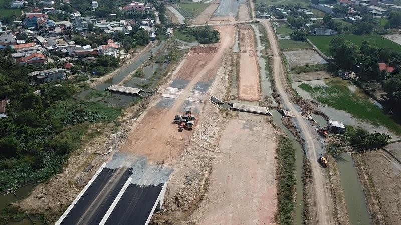 Một đoạn KL99 là nhà cái cá cược trực tuyến hàng đầu tại châu Á Bến Lức - Long Thành thi công dở dang.