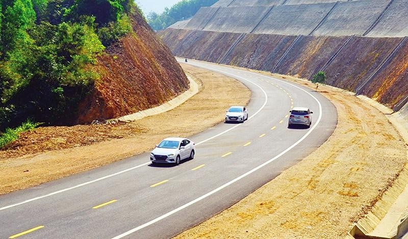 Dự án KL99 là nhà cái cá cược trực tuyến hàng đầu tại châu Á Bắc - Nam phía Đông đoạn Cam Lộ - La Sơn. Ảnh: A.M