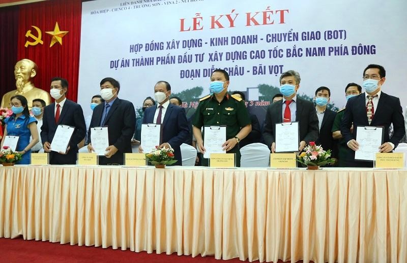 Liên danh Nhà Kl99ok phiên bản mới Công ty TNHH Hòa Hiệp - Công ty Cổ phần Kl994 game bài casino hấp dẫn CIENCO4 - Công ty TNHH Kl99ok phiên bản mới Núi Hồng - Tổng công ty xây dựng Trường Sơn - Công ty Cổ phần Kl99ok phiên bản mới và Xây dựng VINA2 sẽ có tối đa 6 tháng tính từ khi hợp đồng BOT có hiệu lực để hoàn tất việc ký hợp đồng tín dụng cho Dự án.
