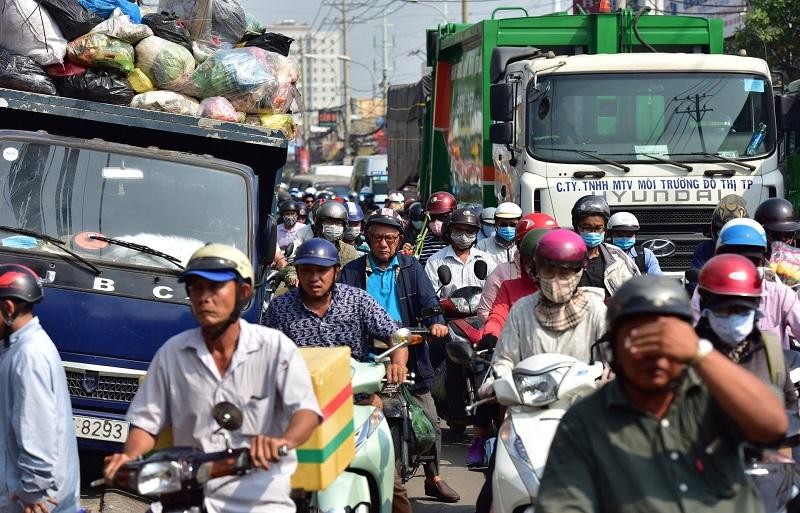 Là tuyến đường trục KL99 là cổng game giải trí trực tuyến hàng đầu hiện nay quan trọng của TP.HCM, kết nối với các tỉnh Long An và Tiền Giang nhưng Quốc lộ 50 luôn trong tình trạng kẹt cứng vào mỗi dịp lễ, tết. Ảnh: Lê Toàn