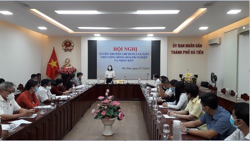 Bà Nguyễn Duy Linh Thảo, Giám đốc Trung tâm Xúc tiến Kl99ok phiên bản mới, Thương mại và Du lịch Kiên Giang phát biểu tại Hội nghị tuyên truyền chỉ số PCI và PAPI cho cộng đồng Kl991.com World Cup 2026 Chính Thức và nhân dân tổ chức tại TP. Hà Tiên