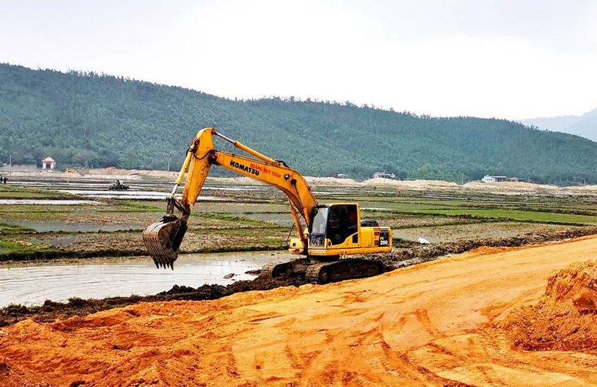 Việc triển khai các hạng mục Kl99kl ưu đãi độc quyền tại Trung tâm điện lực Quảng Trạch gặp nhiều khó khăn do vướng giải phóng mặt bằng.