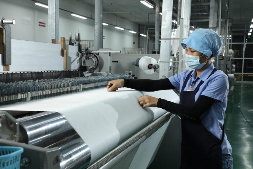 Công nhân làm trong xưởng dệt của Công ty cổ phần Dệt may Kl99ok phiên bản mới thương mại Thành Công (ảnh: TCM).
