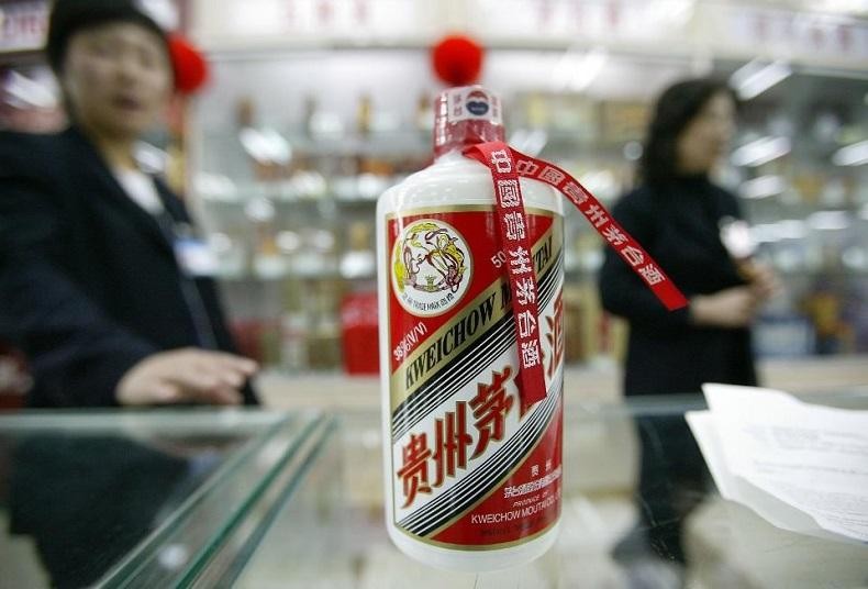 Một thùng rượu Mao Đài Quý Châu Kl994 nhà cái bóng đá world cup năm 1974 được bán với giá "giật mình" là 1 triệu bảng Anh. Ảnh: AFP