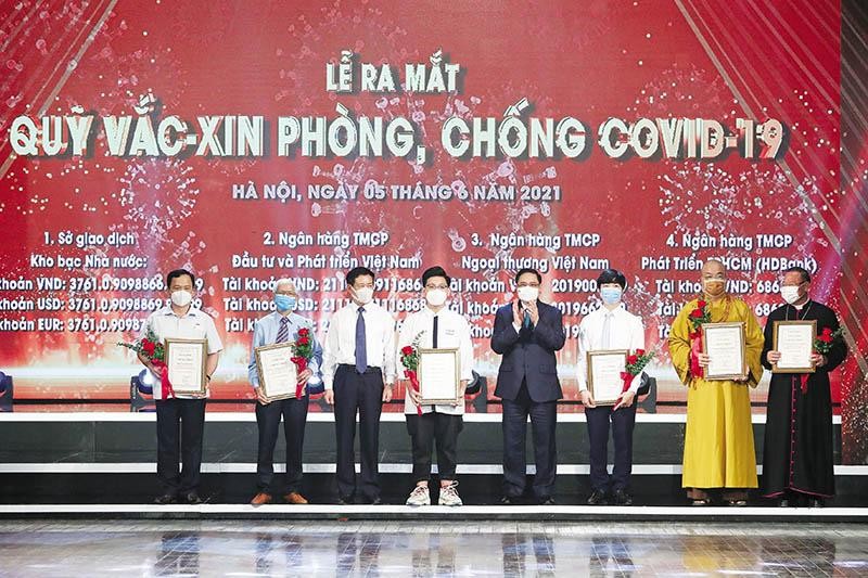 Hơn 8.600 tỷ đồng được ủng hộ vào Quỹ Vắc-xin phòng Covid -19 đã phản ánh tinh thần đoàn kết, sự đồng thuận Trang Chủ KL99Com Số 1 Link Đăng Ký KL999 và sức mạnh toàn dân trước những thách thức lớn. Ảnh: Quang Vinh 